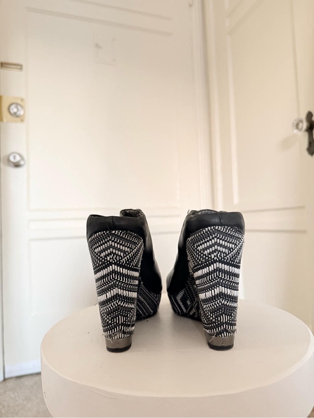 Sam Edelman Black Leather Geometric Pattern Wedge Mules - Picture 4 of 4